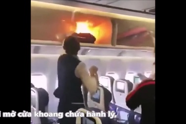 Pin dự phòng phát nổ và bốc cháy nghi ngút trong khoang hành lý máy bay