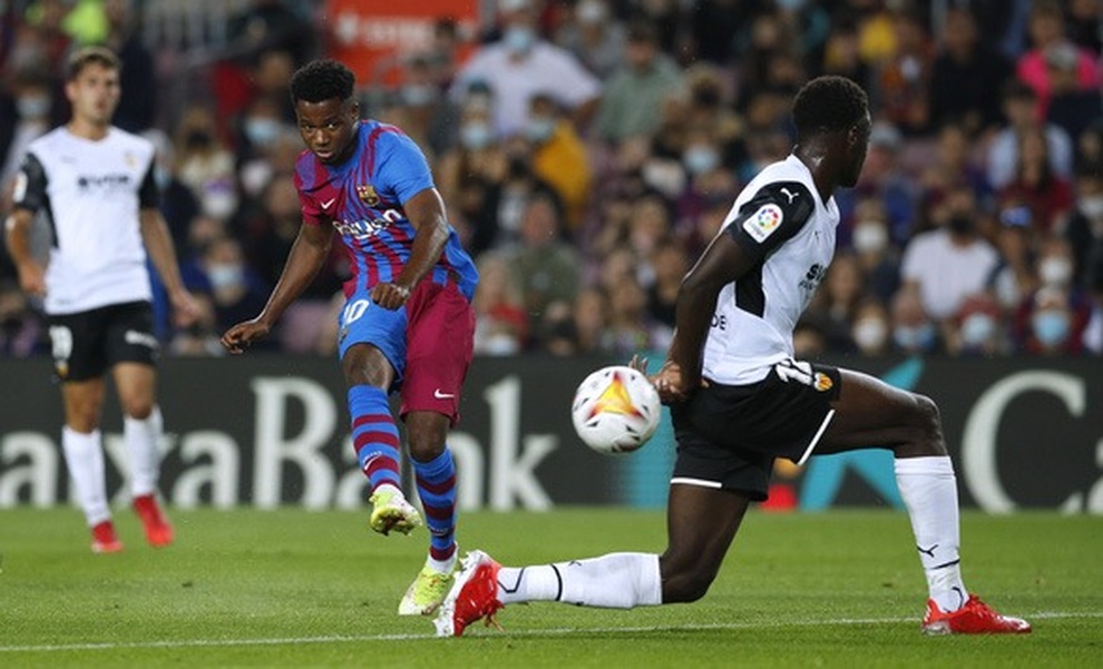Thần đồng Barcelona xuất sắc hơn cả Messi trước tuổi 19 - 2 Thần đồng Barcelona xuất sắc hơn cả Messi trước tuổi 19 - 2