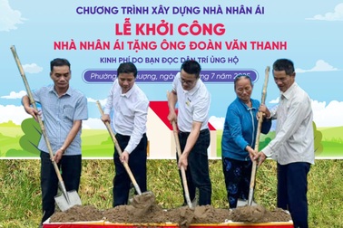 Vợ chồng hơn nửa đời ở trong lô cốt cũ được khởi công xây nhà Nhân ái