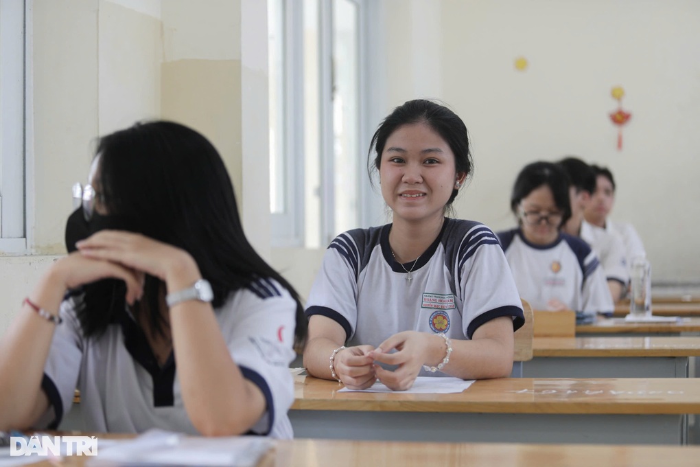 15 candidates suspended on the first day of the 2025 high school graduation exam - 1 15 thí sinh bị đình chỉ trong ngày đầu thi tốt nghiệp THPT 2025 - 1
