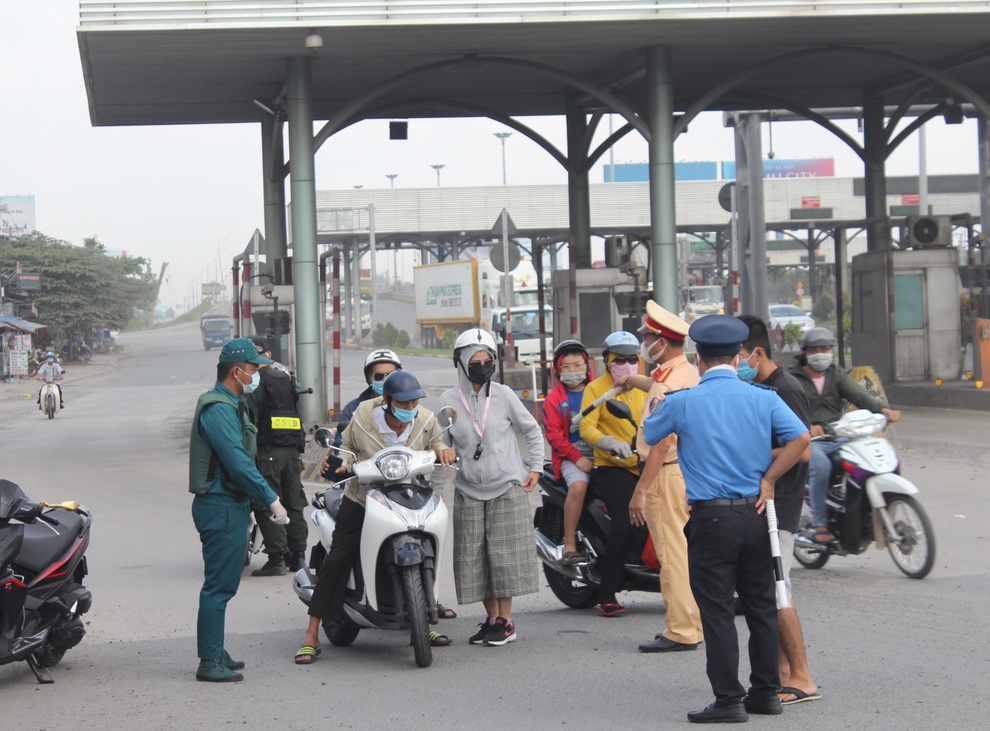 Chốt cửa ngõ Đồng Nai không thể kiểm soát 100% phương tiện từ TPHCM - 1