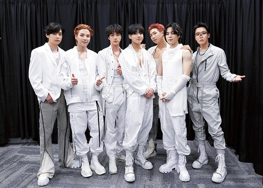 BTS có thể phải nhập ngũ, công ty chủ quản thiệt hại 10 tỷ USD vì tranh cãi - 1 BTS có thể phải nhập ngũ, công ty chủ quản thiệt hại 10 tỷ USD vì tranh cãi - 1