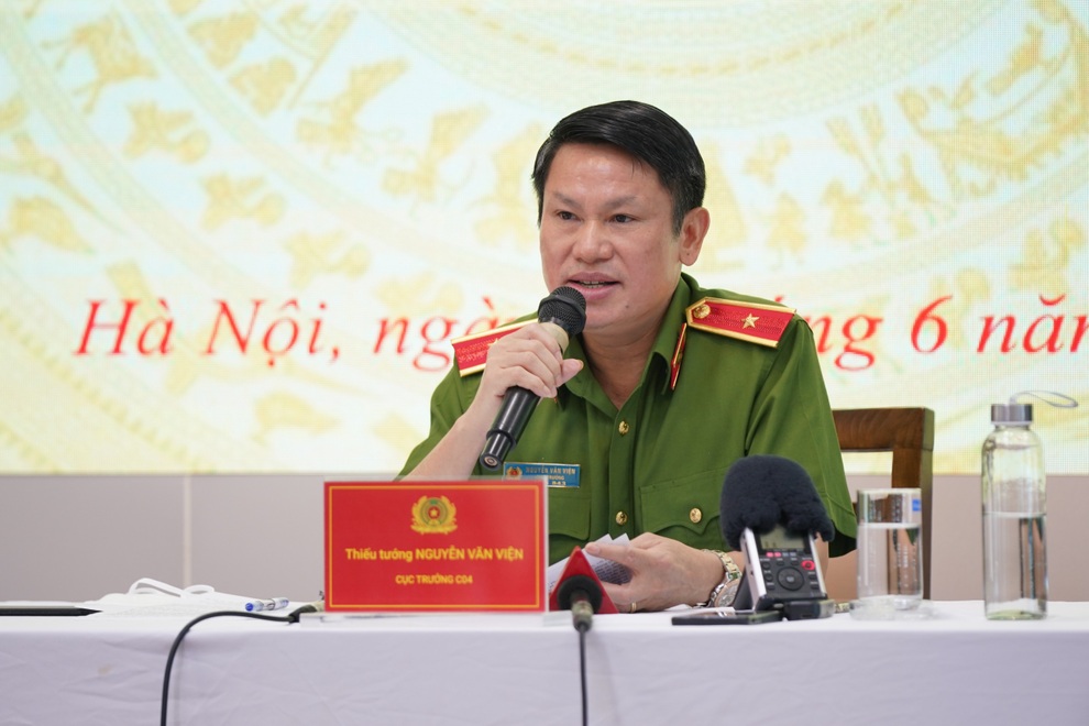 Phát hiện hàng tạ ma túy độn trong hộp sữa bay từ châu Âu về Việt Nam - 1 Phát hiện hàng tạ ma túy độn trong hộp sữa bay từ châu Âu về Việt Nam - 1