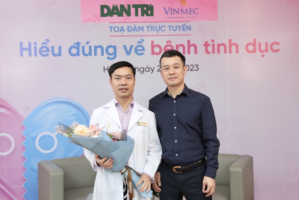 Lần đầu làm chuyện ấy gặp tai nạn; quan hệ 3-4 lần/tuần nhiều hay ít? - 2