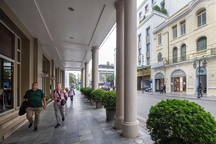 Con phố trăm tuổi có mái che vỉa hè lâu đời và duy nhất ở Hà Nội