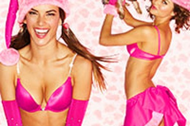 Các “thiên thần” của Victoria's Secret chào đón Giáng sinh