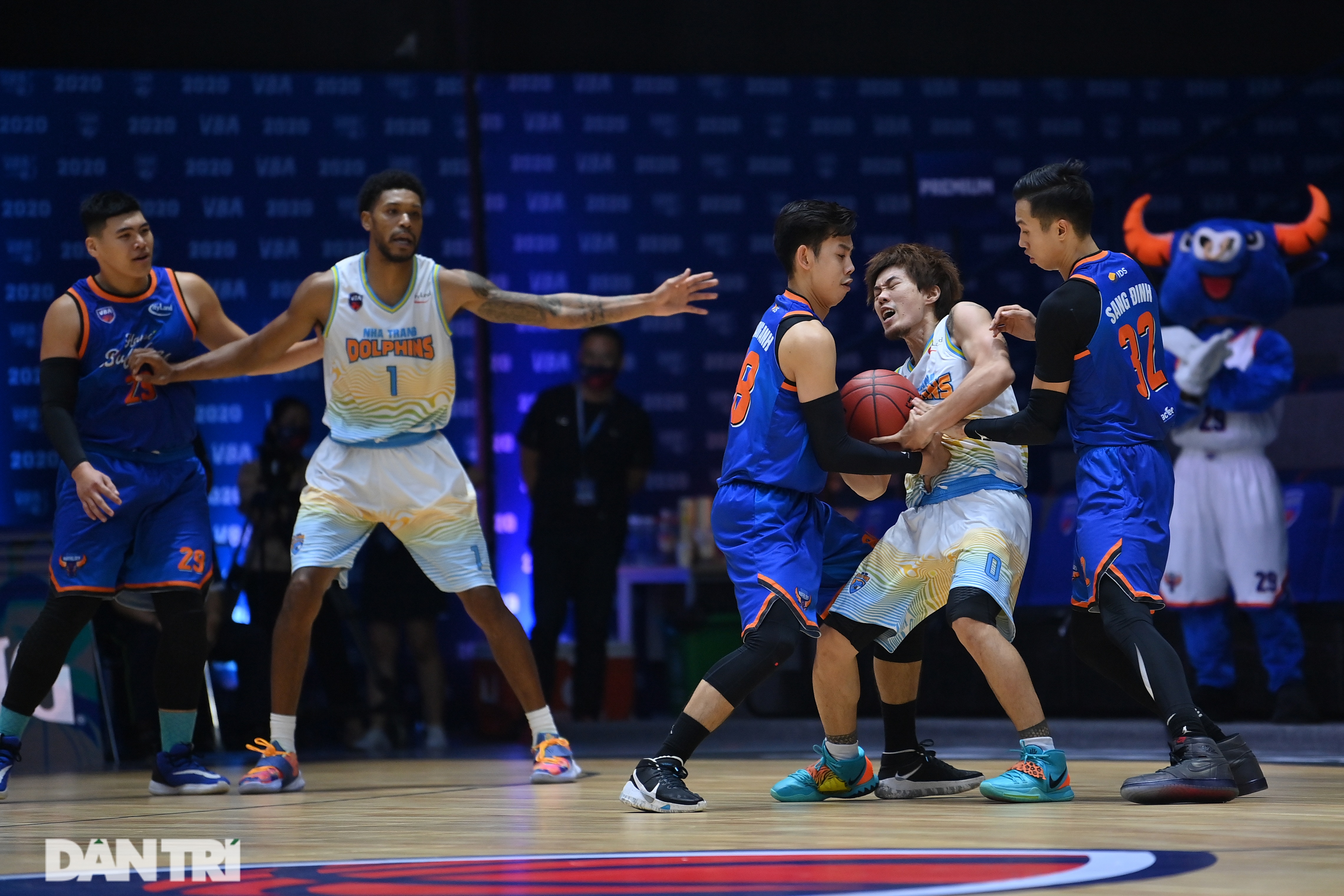 Hanoi Buffaloes chiếm vị trí thứ 3 bằng chiến thắng đầy ấn tượng - 3