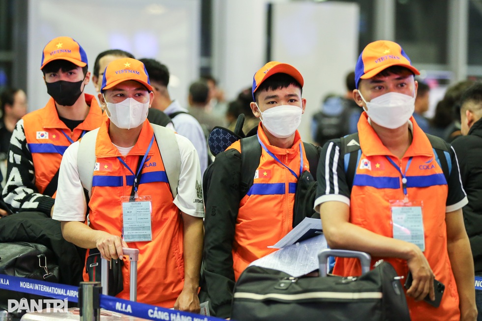 Những bữa cơm chan nước mưa, nước mắt là hành trang mang về làm chủ! - 1 Những bữa cơm chan nước mưa, nước mắt là hành trang mang về làm chủ! - 1