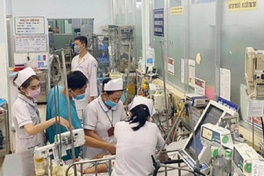 Kẹt vào khe nệm, bé 6 tháng tuổi tử vong thương tâm