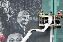 Man Utd phũ phàng xóa hình ảnh của Solskjaer