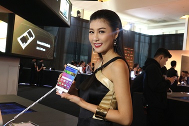 Huawei ra mắt smartphone tích hợp cảm biến vân tay thế hệ mới