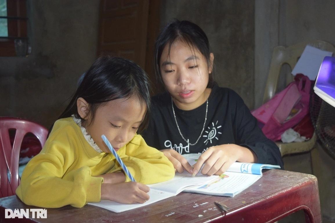 Mẹ tai biến, bố nguy kịch, 3 đứa bé ngơ ngác thành trụ cột gia đình - 9 Mẹ tai biến, bố nguy kịch, 3 đứa bé ngơ ngác thành trụ cột gia đình - 9