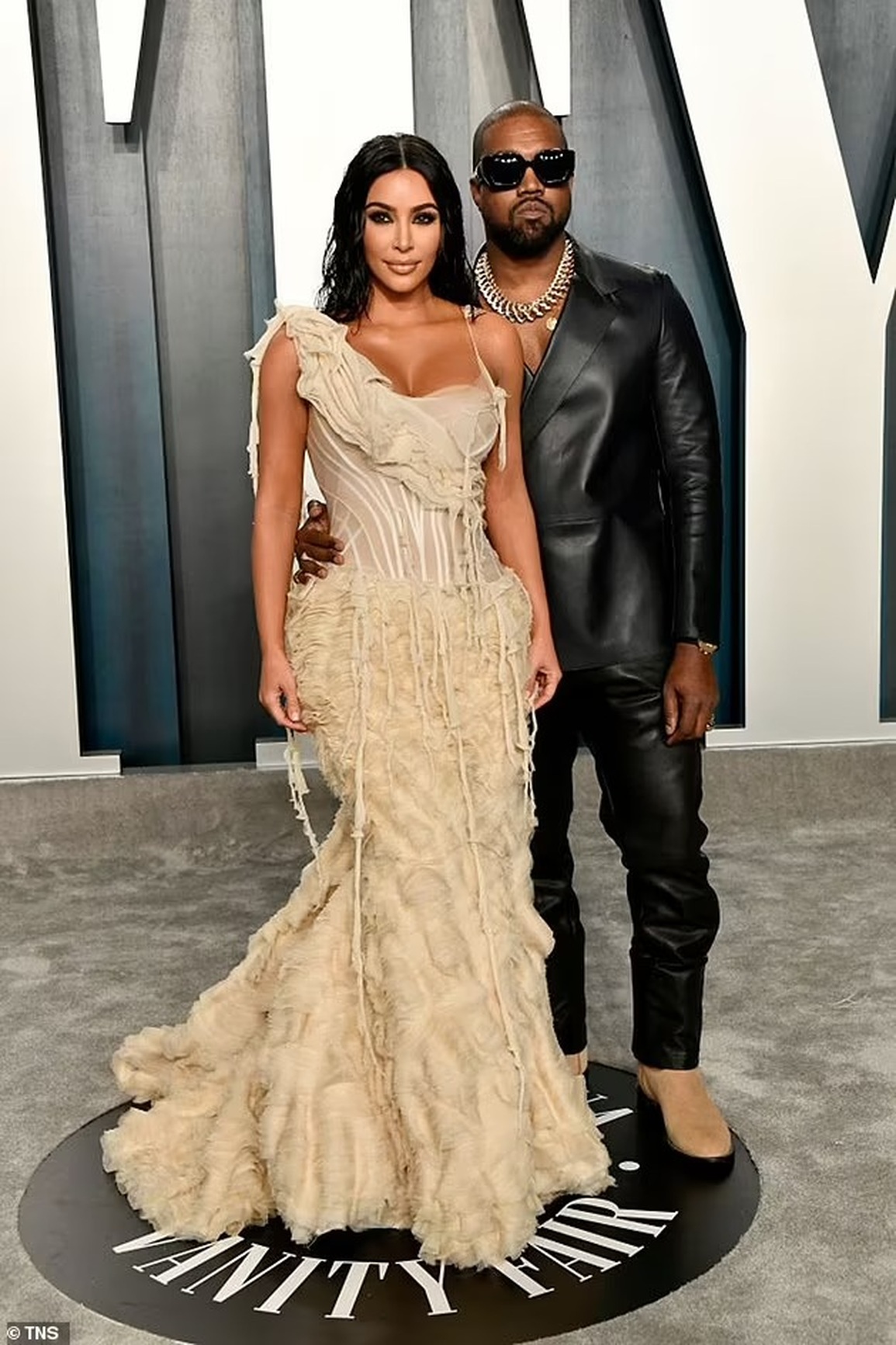 60 triệu USD để hai tình địch Kanye West và Pete Davidson lên võ đài - 3 60 triệu USD để hai tình địch Kanye West và Pete Davidson lên võ đài - 3