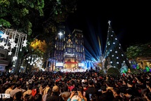 Rộn ràng không khí đón Giáng sinh tại Hà Nội