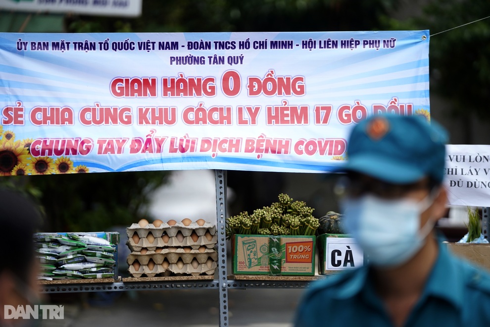 Người dân TPHCM chung tay hỗ trợ lao động nghèo vượt qua mùa dịch - 11 Người dân TPHCM chung tay hỗ trợ lao động nghèo vượt qua mùa dịch - 11