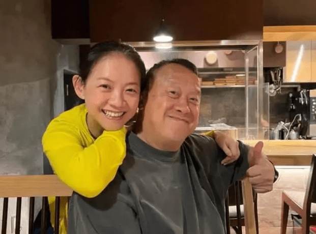 ការពិតអំពីព័ត៌មានដែលថា ថៅកែ TVB លោក Eric Tsang ត្រូវបានបញ្ជូនទៅមន្ទីរពេទ្យ សុខភាពរបស់គាត់គឺគួរឱ្យព្រួយបារម្ភ - ២ Thực hư tin ông trùm TVB Tăng Chí Vỹ nhập viện, sức khỏe đáng báo động - 2