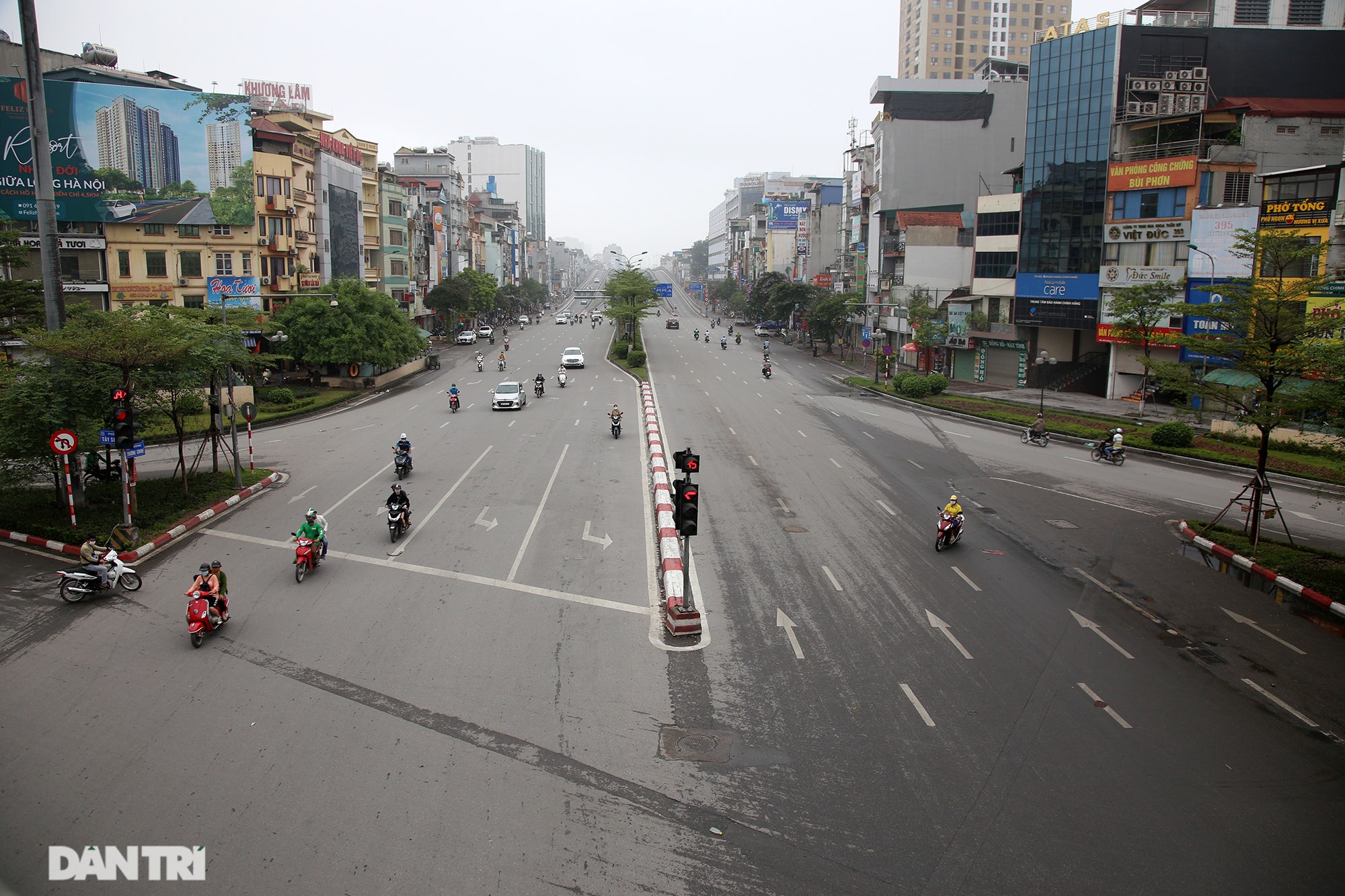 Lo ngại dịch bệnh Covid-19 lây lan, người dân Hà Nội cố thủ trong nhà - 2 Lo ngại dịch bệnh Covid-19 lây lan, người dân Hà Nội cố thủ trong nhà - 2