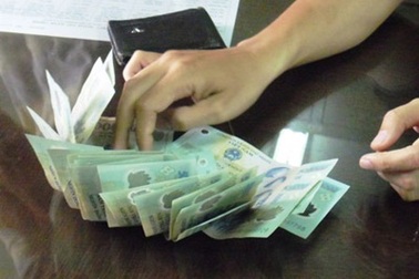 Đưa phong bao là nhiệm vụ bất thành văn