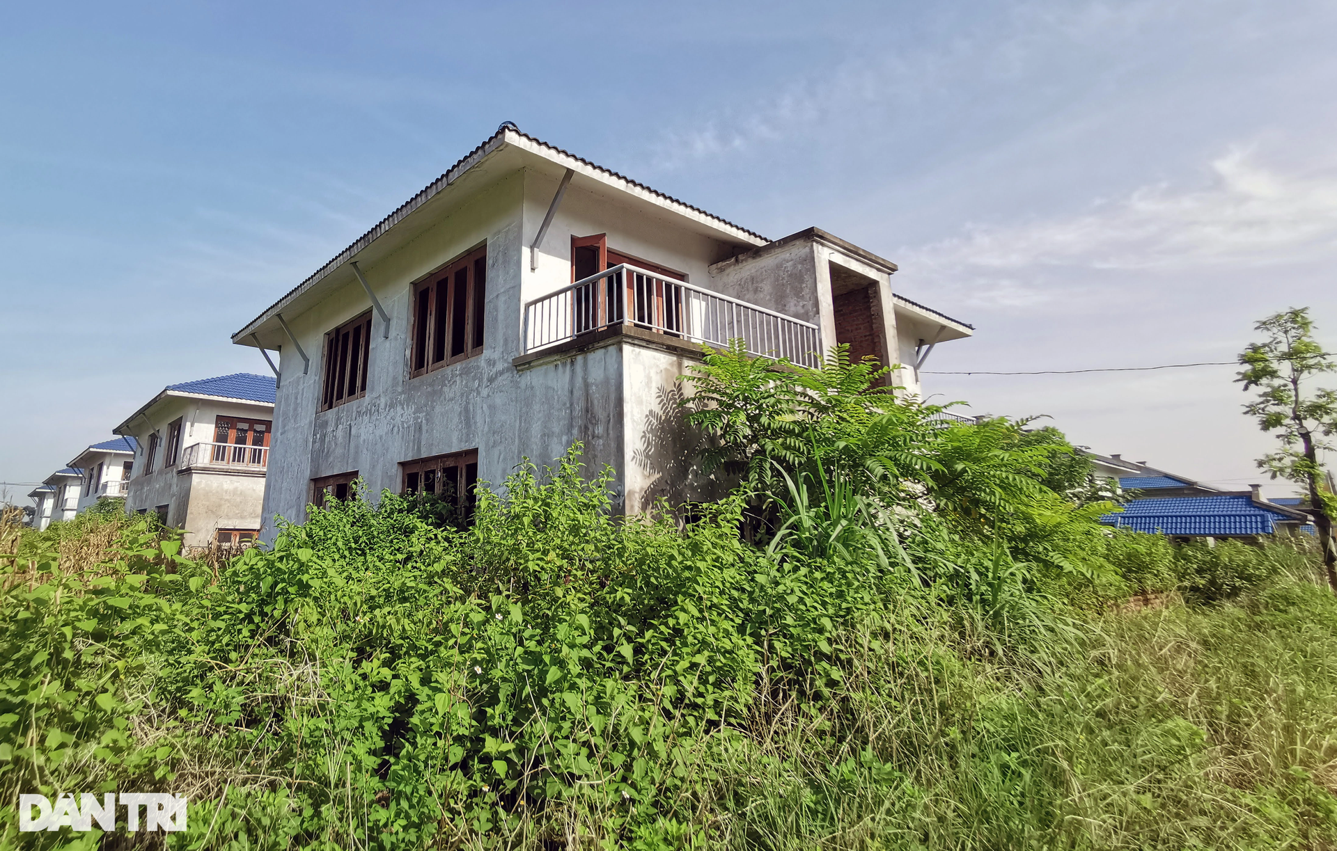 La liệt biệt thự bỏ hoang trong đô thị đầm Dạ Trạch ở Hưng Yên - 10 La liệt biệt thự bỏ hoang trong đô thị đầm Dạ Trạch ở Hưng Yên - 10