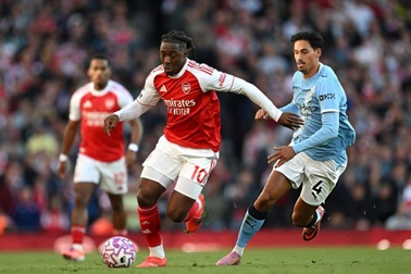 Arsenal thoát thua Man City nhờ bàn thắng ở phút bù giờ