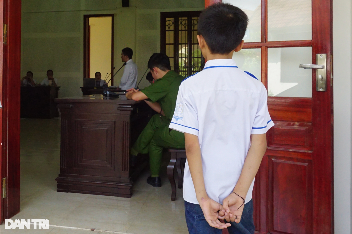 Phía sau bản án: Câu hỏi bao giờ bố mới về? của con trai tử tù - 2 Phía sau bản án: Câu hỏi bao giờ bố mới về? của con trai tử tù - 2