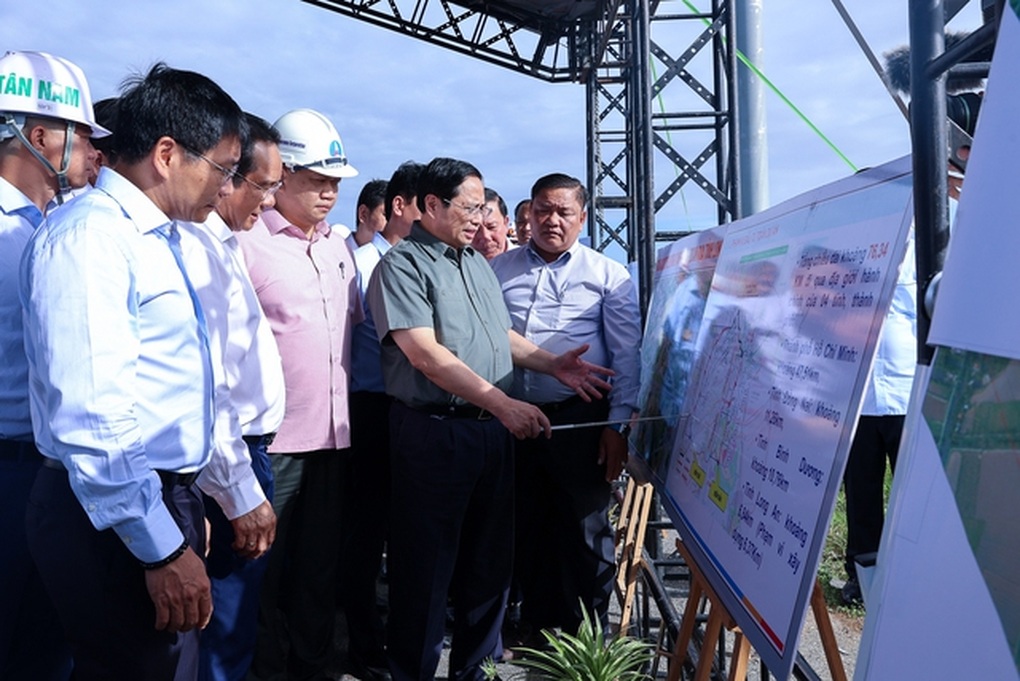 Thủ tướng yêu cầu Long An chú trọng phát triển hạ tầng giao thông - 1 Thủ tướng yêu cầu Long An chú trọng phát triển hạ tầng giao thông - 1