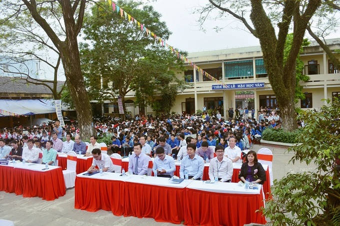 Trên 2000 học sinh cuối cấp trên địa bàn huyện Bình Sơn đã tham gia ngày hội. 