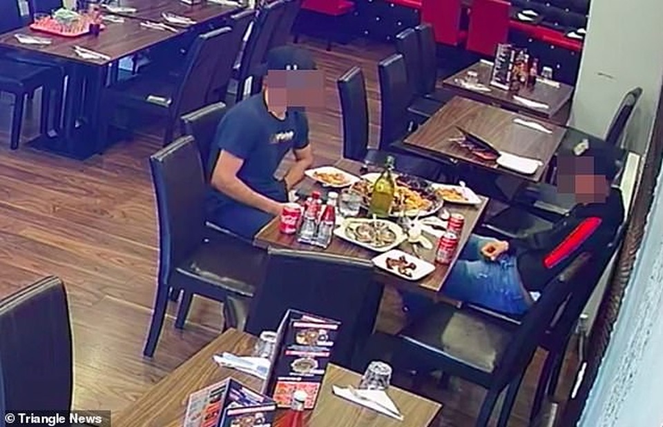 Thực khách cố ý thả tóc vào món ăn hòng quỵt tiền nhà hàng - 1 Thực khách cố ý thả tóc vào món ăn hòng quỵt tiền nhà hàng - 1