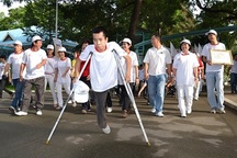 Người khuyết tật gặp khó trong việc tiếp cận chân giả, tay giả...