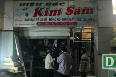 Tiểu thương “hỗn loạn” vì 1 ki-ốt bốc cháy dữ dội ở chợ lớn nhất tỉnh Phú Yên