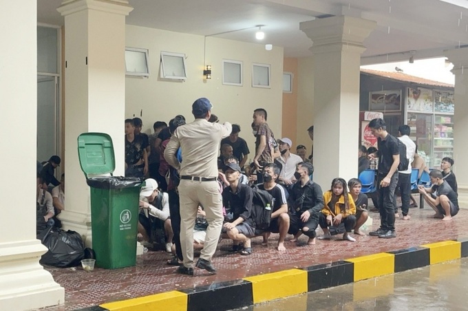 Hiện các công dân đang được cảnh sát Campuchia bảo vệ, lấy lời khai.