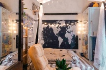 Nghỉ dịch Covid-19, cô gái tân trang phòng ngủ 6,6m2 thành rạp phim tại nhà