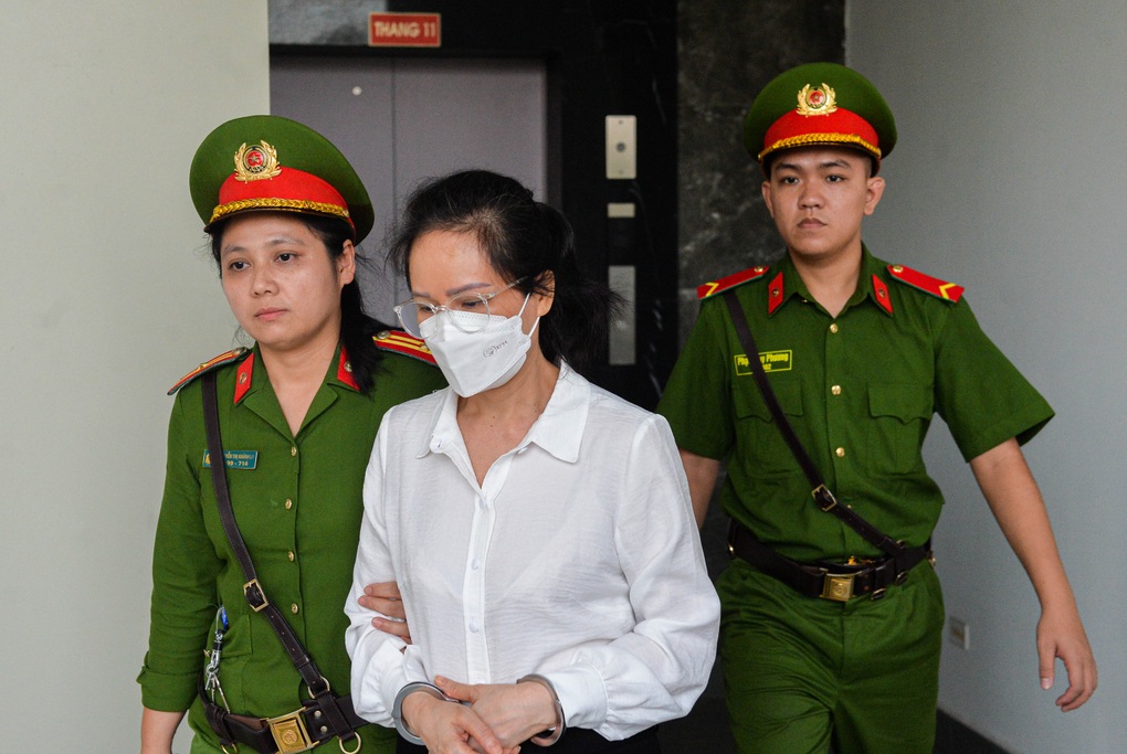 Lĩnh án chung thân, Hoàng Văn Hưng còn bị truy thu 18 tỷ đồng - 4 Lĩnh án chung thân, Hoàng Văn Hưng còn bị truy thu 18 tỷ đồng - 4