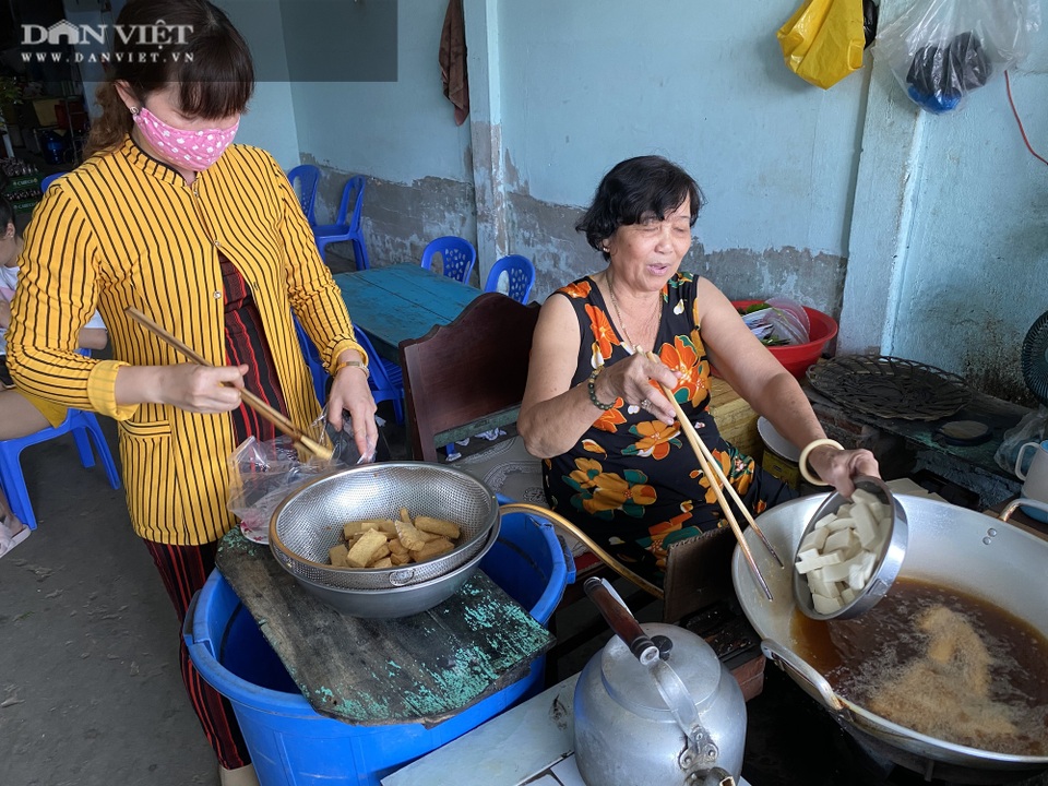 Giật mình khi nghe chủ quán hô giá món tàu hủ chiên giòn hàng chục triệu đồng 1 đĩa - 1 Giật mình khi nghe chủ quán hô giá món tàu hủ chiên giòn hàng chục triệu đồng 1 đĩa - 1