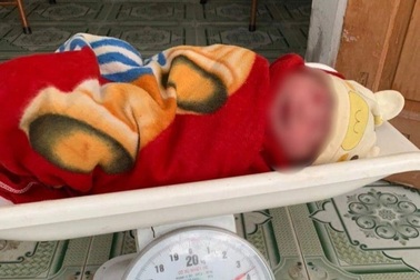 Phát hiện bé gái 2 ngày tuổi bị bỏ rơi ở khe cột điện viễn thông