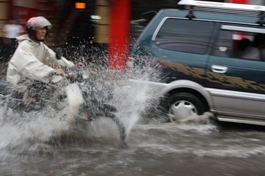 Cả nước mưa dông rải rác, thời tiết nguy hiểm trên biển