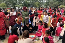 “Tết này các con nghỉ ngơi nhé!”