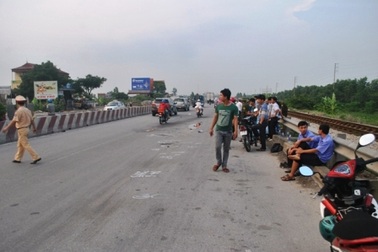 Ô tô tông chết người rồi bỏ trốn