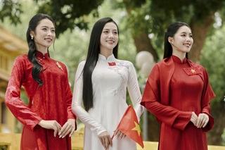 Thiếu úy cảnh vệ sánh vai cùng với top 3 Hoa hậu Việt Nam - 9