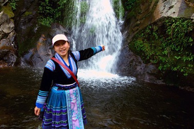 Cô gái dân tộc Mông mở lớp học xóa mù chữ ở Lào Cai