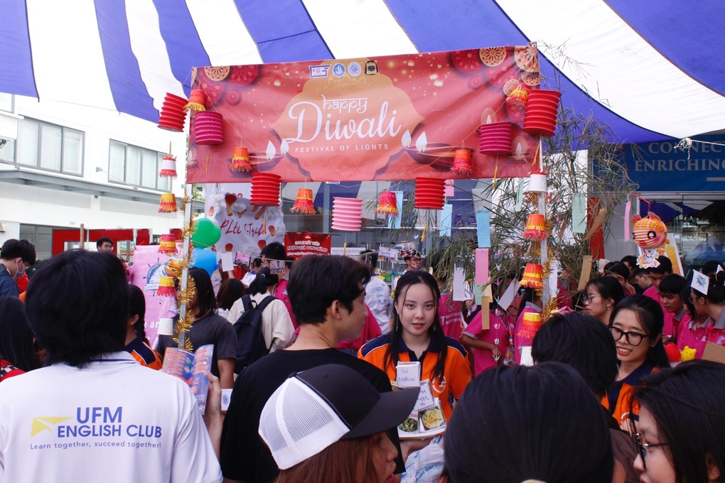 Phil Connect đồng hành cùng ngày hội tiếng Anh tại Đại học Ngoại Thương TPHCM - 1 Phil Connect đồng hành cùng ngày hội tiếng Anh tại Đại học Ngoại Thương TPHCM - 1