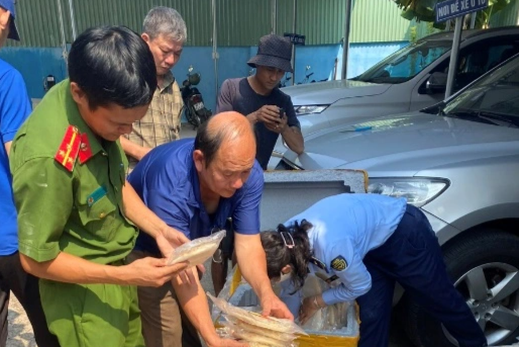 Hơn 100kg thịt đông lạnh không rõ nguồn gốc - 1 Hơn 100kg thịt đông lạnh không rõ nguồn gốc - 1