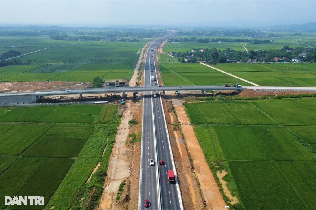 Ngày đầu nghỉ lễ, tài xế đi cao tốc từ Hà Nội về Hà Tĩnh mất 7 giờ - 1 Ngày đầu nghỉ lễ, tài xế đi cao tốc từ Hà Nội về Hà Tĩnh mất 7 giờ