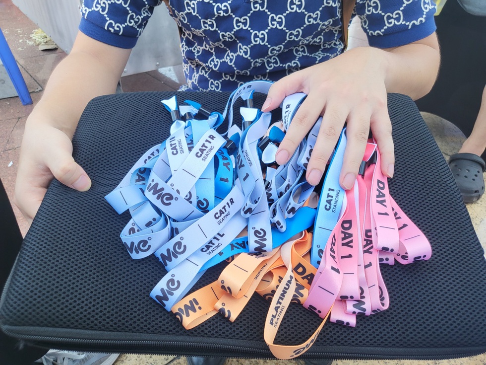 Vé V.I.P Blackpink ở "chợ đen" còn 6 triệu đồng, fan sợ không dám mua