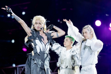 Thấy gì từ việc hơn 50.000 người chi gần 100 tỷ đồng xem 3 show "Anh trai"?