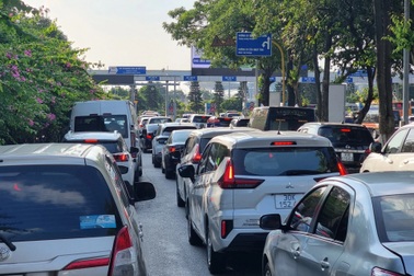 Thủ tướng yêu cầu triển khai ngay thu phí không dừng ở sân bay dịp Tết