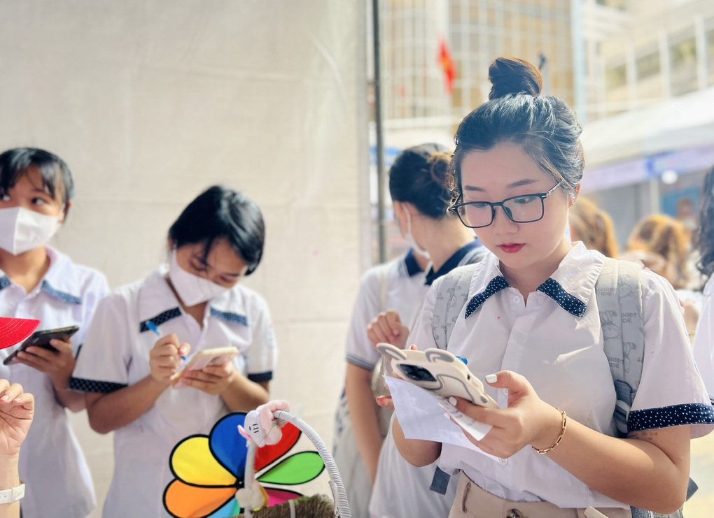 65% nam sinh mong muốn phụ nữ phải dịu dàng, nhu mì - 4 65% nam sinh mong muốn phụ nữ phải dịu dàng, nhu mì - 4