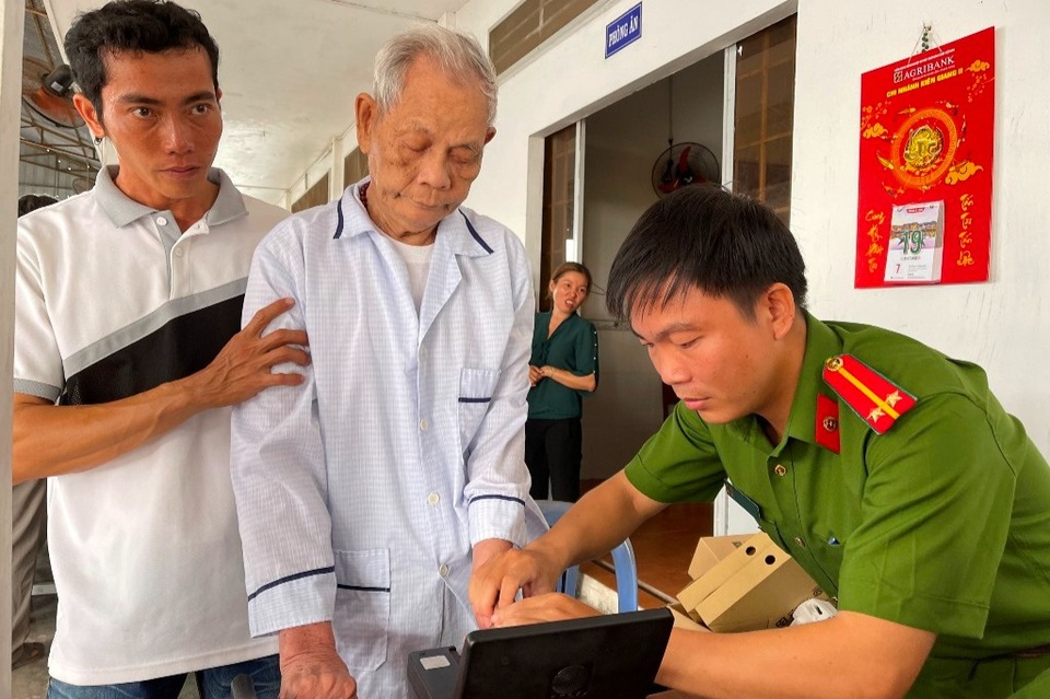 Căn cước công dân gắn chip: Một tấm thẻ thay nhiều giấy tờ - 3 Căn cước công dân gắn chip: Một tấm thẻ thay nhiều giấy tờ - 3
