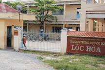 19 học sinh lớp 6 nhập viện cấp cứu vì chơi "Bom hôi"