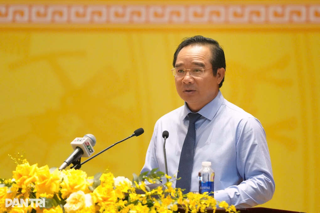 Chủ tịch TPHCM: Toàn tâm, toàn ý, làm hết việc chứ không hết giờ - 1 Chủ tịch TPHCM: Toàn tâm, toàn ý, làm hết việc chứ không hết giờ - 1